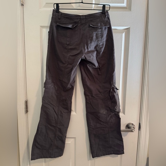 Brandy Melville Kim Cargo Pants - Picture 4 of 4